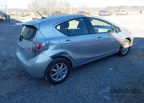 2012 Toyota Prius C Three z USA, uszkodzony, nr VIN JTDKDTB33C1017332